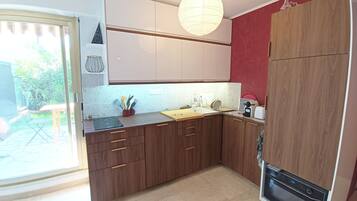 JÀÀkaappi, mikroaaltouuni, uuni, astianpesukone