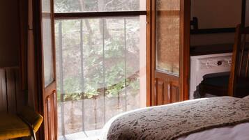 Habitación con 1 cama doble o 2 individuales, vistas a la montaña | Servicio de la habitación