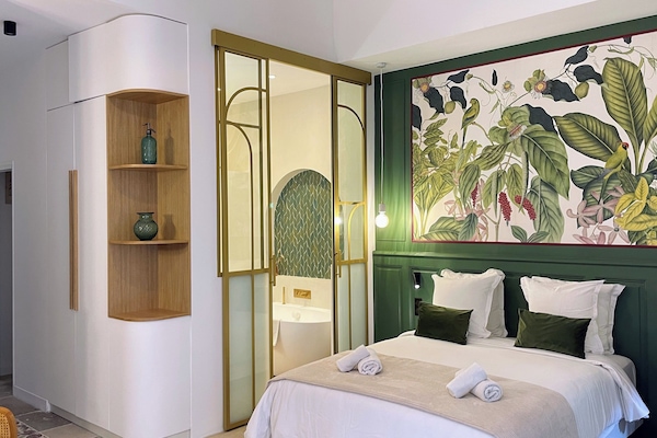Premium bedding, individually decorated, individually furnished, desk