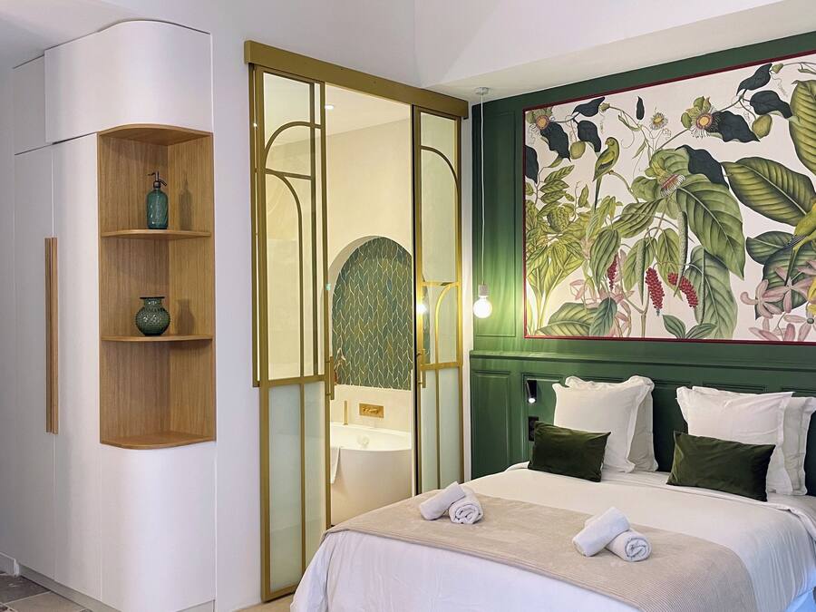Premium bedding, individually decorated, individually furnished, desk