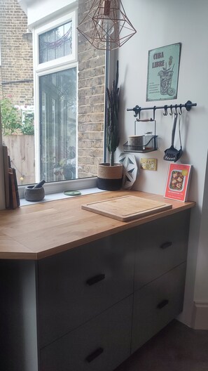 Interior - Cosy London Family House Plus Sweet Cat (London)