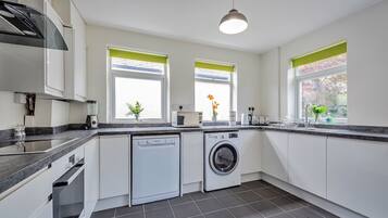 Réfrigérateur, micro-ondes, four, lave-vaisselle