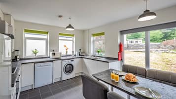 Réfrigérateur, micro-ondes, four, lave-vaisselle