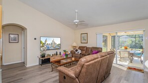 TV, DVD player - Spacious 4-Bed Pool Retreat Close to Disney and Local Attractions (Davenport)