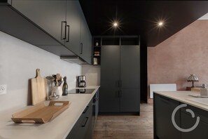 Frigorifero, microonde, forno, piano cottura