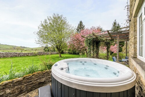 Luxury wellbeing escape in central Malham. The doorway to the Yorkshire Dales. 