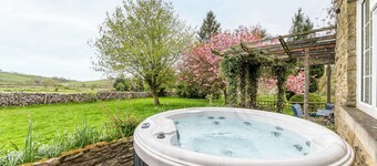 Luxury wellbeing escape in central Malham. The doorway to the Yorkshire Dales. 