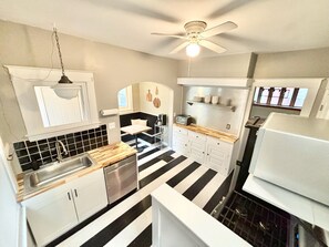 Kylskåp, mikrovågsugn, ugn och spishäll