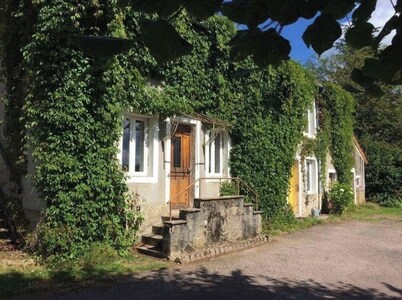 3 Bedroom Private vacation home in Moux-en-Morvan