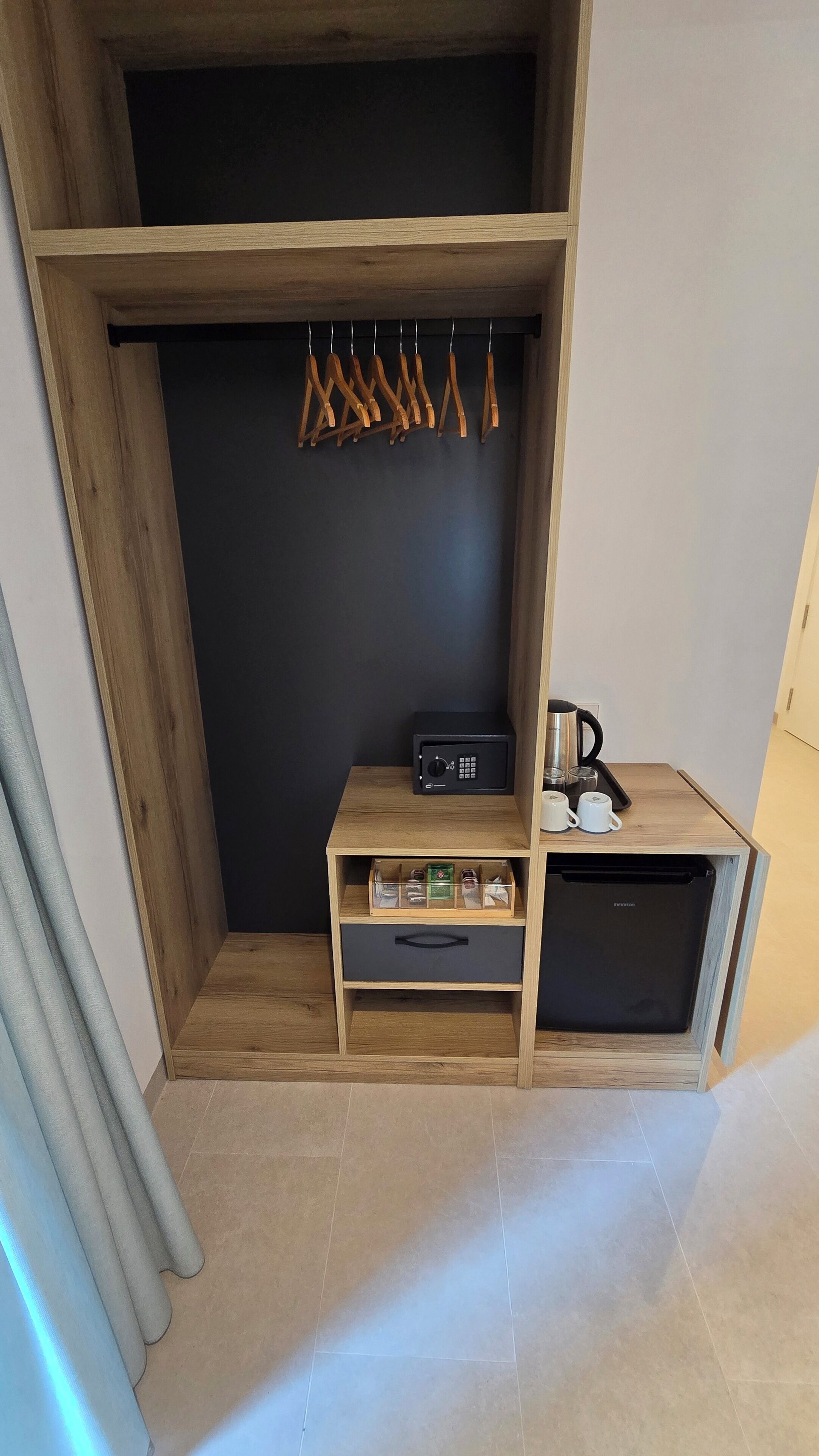 Deluxe Twin Room, 2 Single Beds, Non Smoking, Private Bathroom | Living area | TV, printers