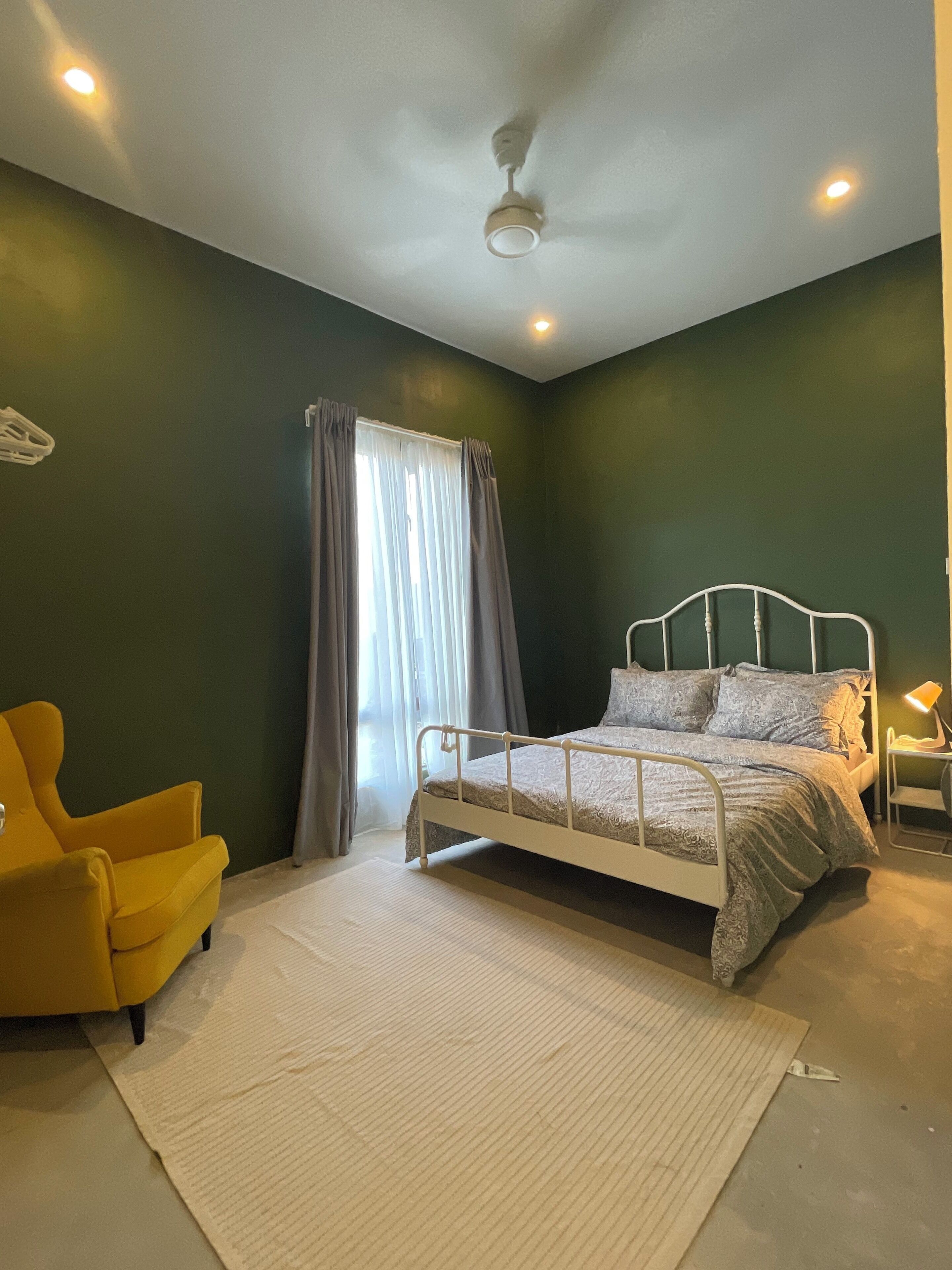 2 bedrooms, iron/ironing board, bed sheets