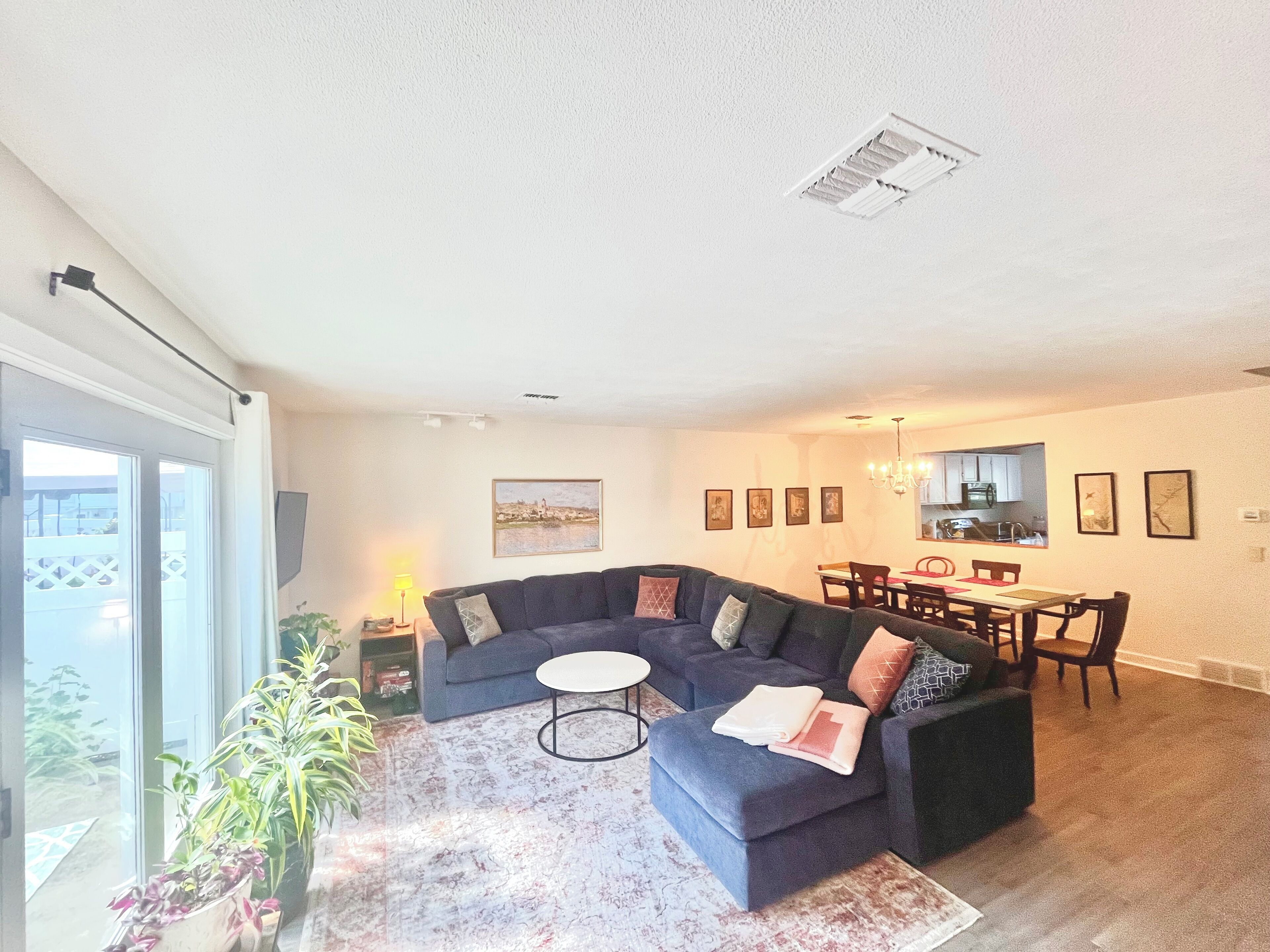 Beautiful 2 bed 2 bath townhome in charming Lake Katrine with WiFi, AC