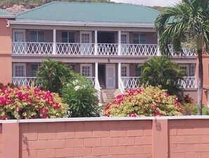 Exterior - Beautiful island getaway, close proximity to popular beaches and historic site A (Nevis)