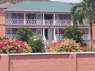 Beautiful island getaway, close proximity to popular beaches and historic site A