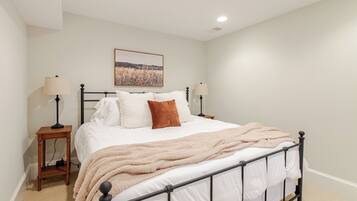 1 bedroom, desk, iron/ironing board, free WiFi