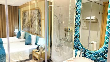 Superior Double or Twin Room | Bathroom | Slippers