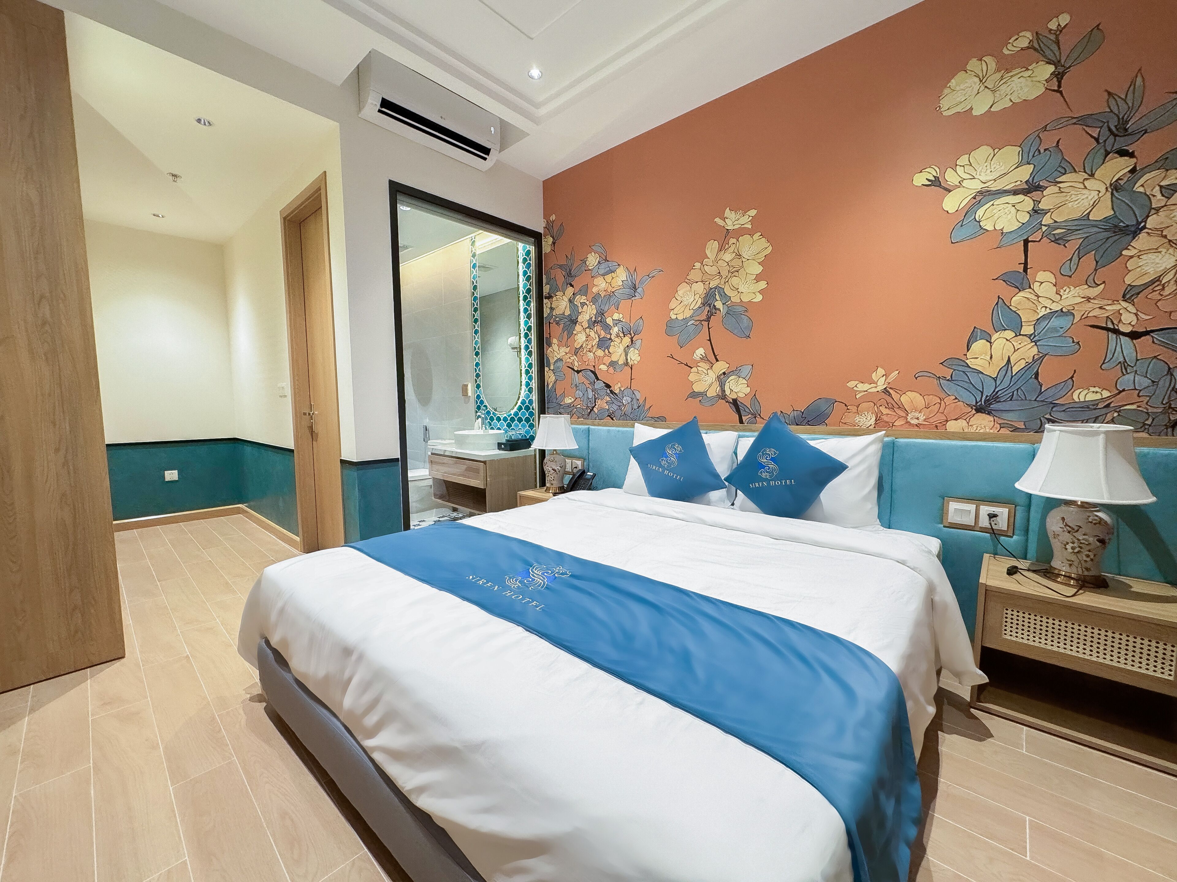 Blackout drapes, free WiFi