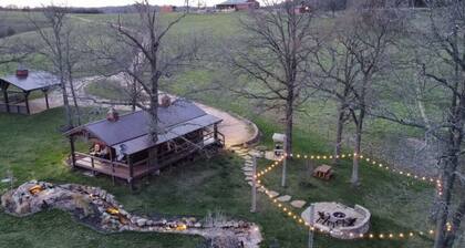 Peaceful Cabin-Breathtaking Views near Branson, MO