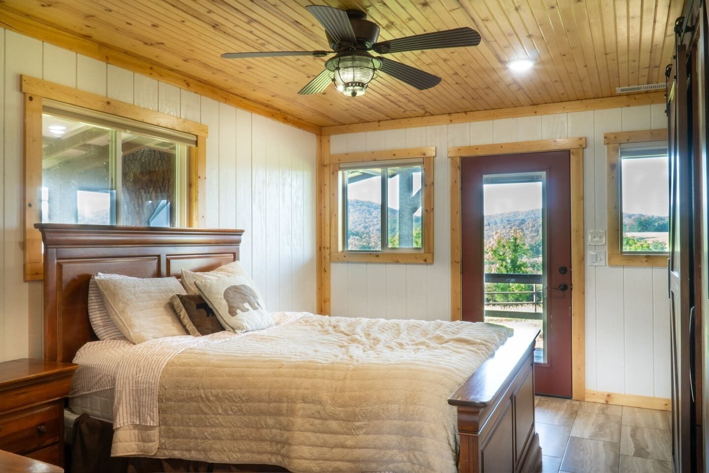 1 soverom, strykejern/-brett, wi-fi (inkludert) og sengetøy