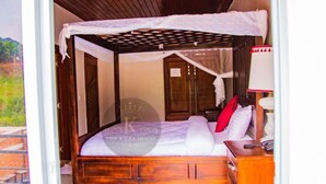 Desk, laptop workspace, soundproofing, iron/ironing board (on request) - THE KEZA Hotel (Kigali)