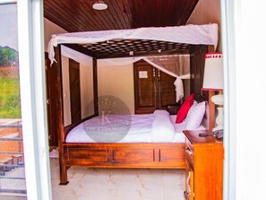 Desk, laptop workspace, soundproofing, iron/ironing board - THE KEZA Hotel (Kigali)