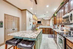 Fridge, microwave, oven, stovetop - Enjoy the peace and quiet back patio with Lagoon pool. (rowlett)