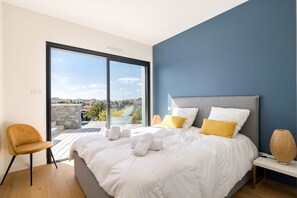 4 makuuhuonetta, silitysrauta/-lauta