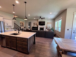 المنشأة من الداخل