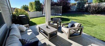 Clean Spacious 4 BD 3 BA Home in Quiet Community. Pet-Friendly. Sleeps up to 12.