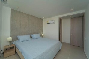 3 chambres, fer et planche à repasser, Wi-Fi, draps fournis