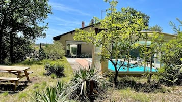 Piscine couverte, piscine extérieure