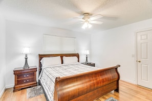 3 bedrooms, desk, iron/ironing board, WiFi - Cozy Brunswick Home: 13 Mi to St Simons Island! (Brunswick)