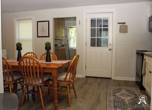 Dining - Comfy Modern 3 Bedroom Home! (Bristol)