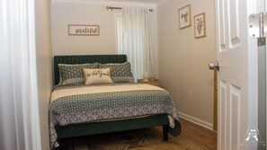 3 室のベッドルーム、アイロン / アイロン台、WiFi、ベッドシーツ