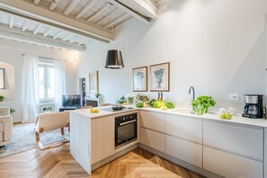 Fridge, microwave, oven, dishwasher - GARDEN VISTA Charming 2 Bedrooms 2 Bathrooms Apartment inside the Walls of Lucca (Lucca)