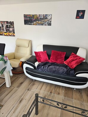 Smart TV - Appartement de Plein Pied ,1 Chambre et Terrasse à 800 Mètres de la Plage (Agde)