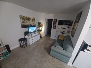 TV - ozy 1BR Apartment with Full Kitchen in Fort Lauderdale – Prime Location! (Fort Lauderdale)