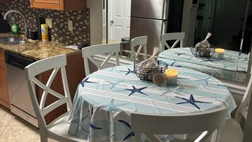 Microondas, horno, placa de cocina, lavavajillas