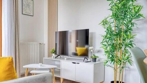 Smart TV - Whole Apartment : Apartment in Residence - Montévrain, France (Montévrain)