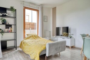 3 Schlafzimmer, Schreibtisch, Bügeleisen/Bügelbrett, Reisekinderbett