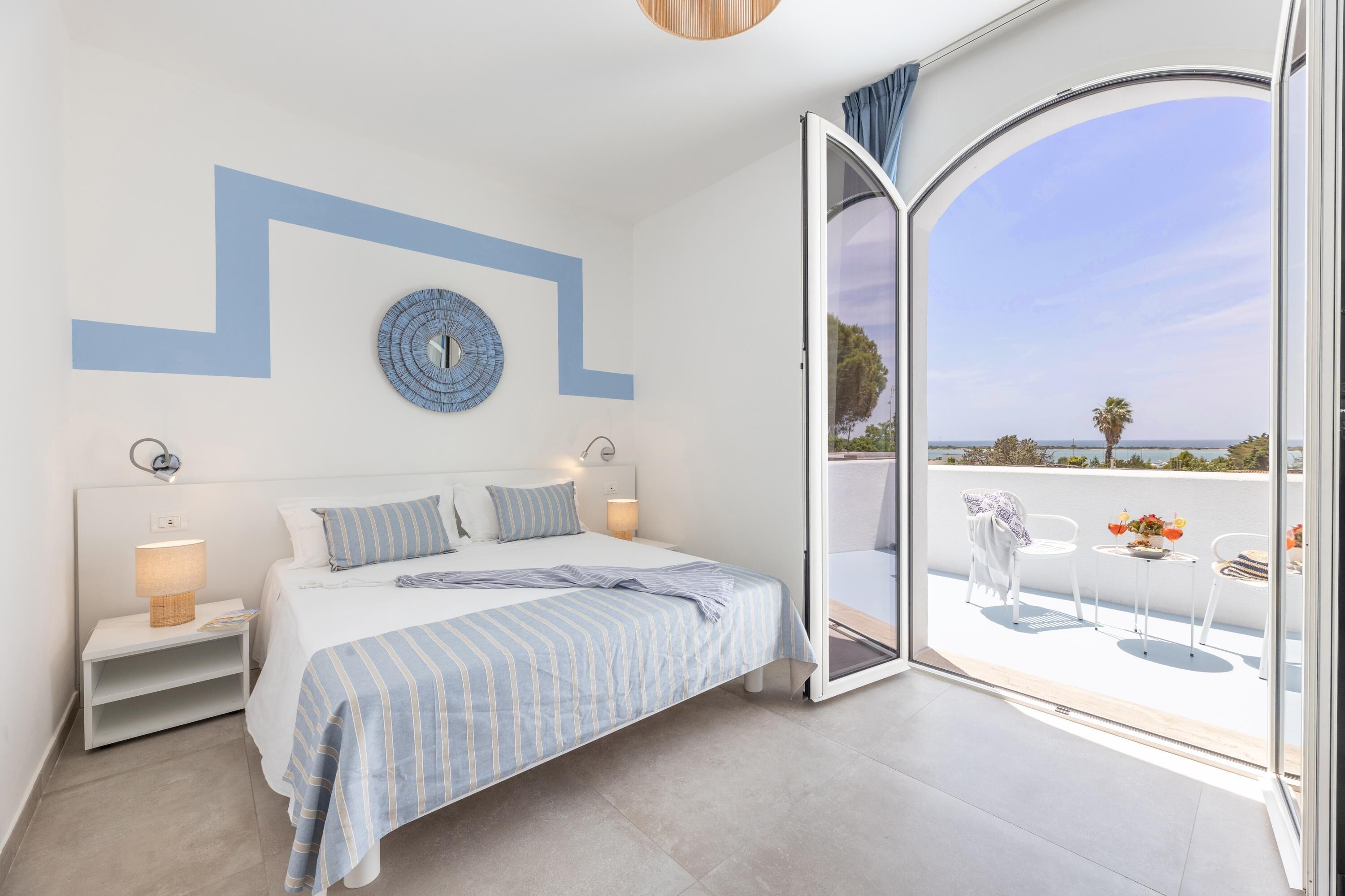 2 habitaciones, tabla de planchar con plancha y cuna de viaje 