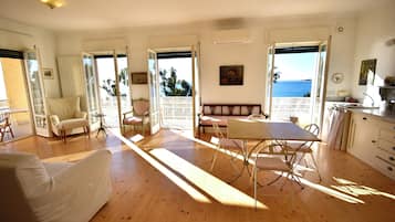 Departamento | Área de sala de estar | Televisión de 35 pulgadas con canales digitales