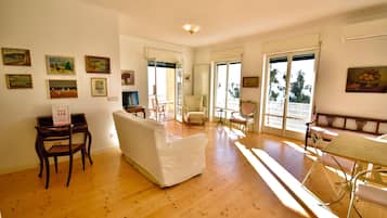 Departamento | Área de sala de estar | Televisión de 35 pulgadas con canales digitales