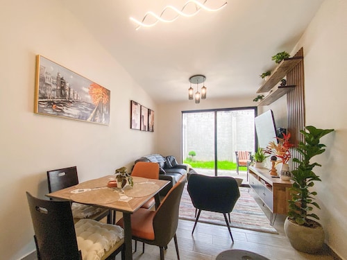 Charming house, fully equipped. Pet-Friendly!