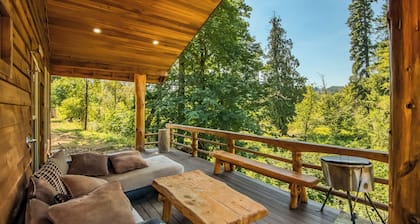 Serene Retreat on 45 Acres in Eagle Creek, OR - Perfect Getaway Spot