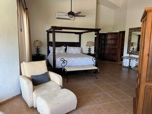 5 bedrooms, in-room safe, desk, iron/ironing board