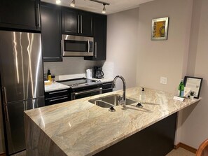 Micro-ondes, four, plaque de cuisson, lave-vaisselle