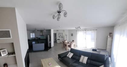 trÚs agréable villa avec piscine