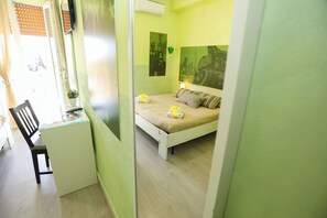 6 bedrooms, iron/ironing board, WiFi, bed sheets