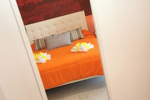 6 bedrooms, iron/ironing board, WiFi, bed sheets